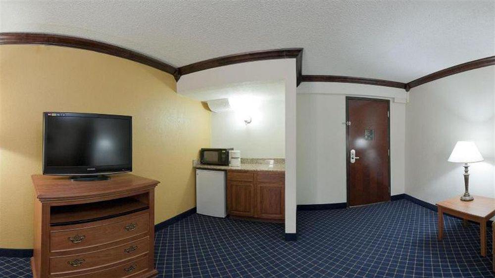 Holiday Inn Express & Suites Nashville-I-40 & I-24 Bagian luar foto