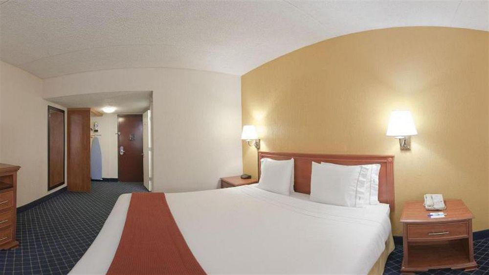 Holiday Inn Express & Suites Nashville-I-40 & I-24 Bagian luar foto