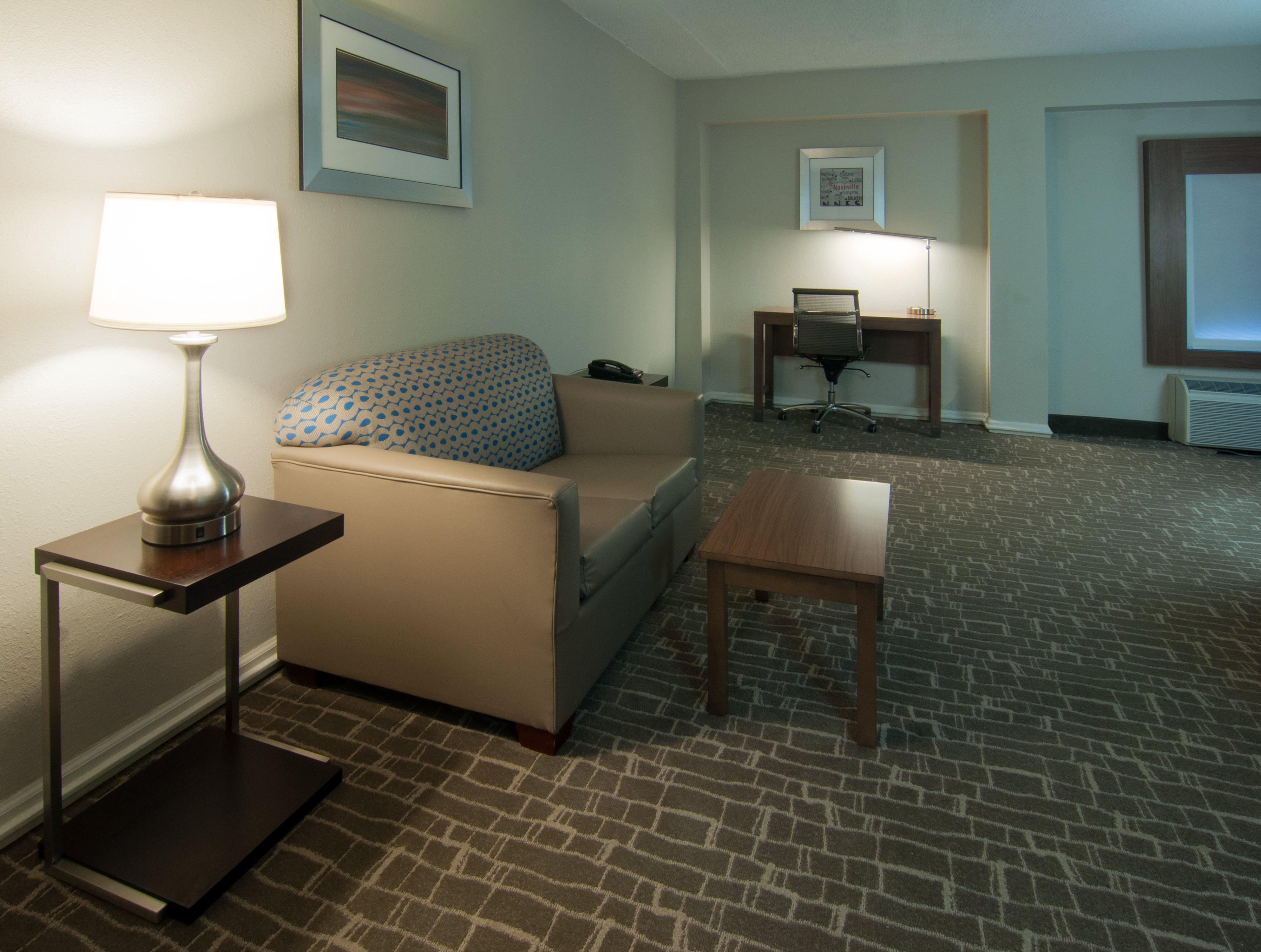 Holiday Inn Express & Suites Nashville-I-40 & I-24 Bagian luar foto