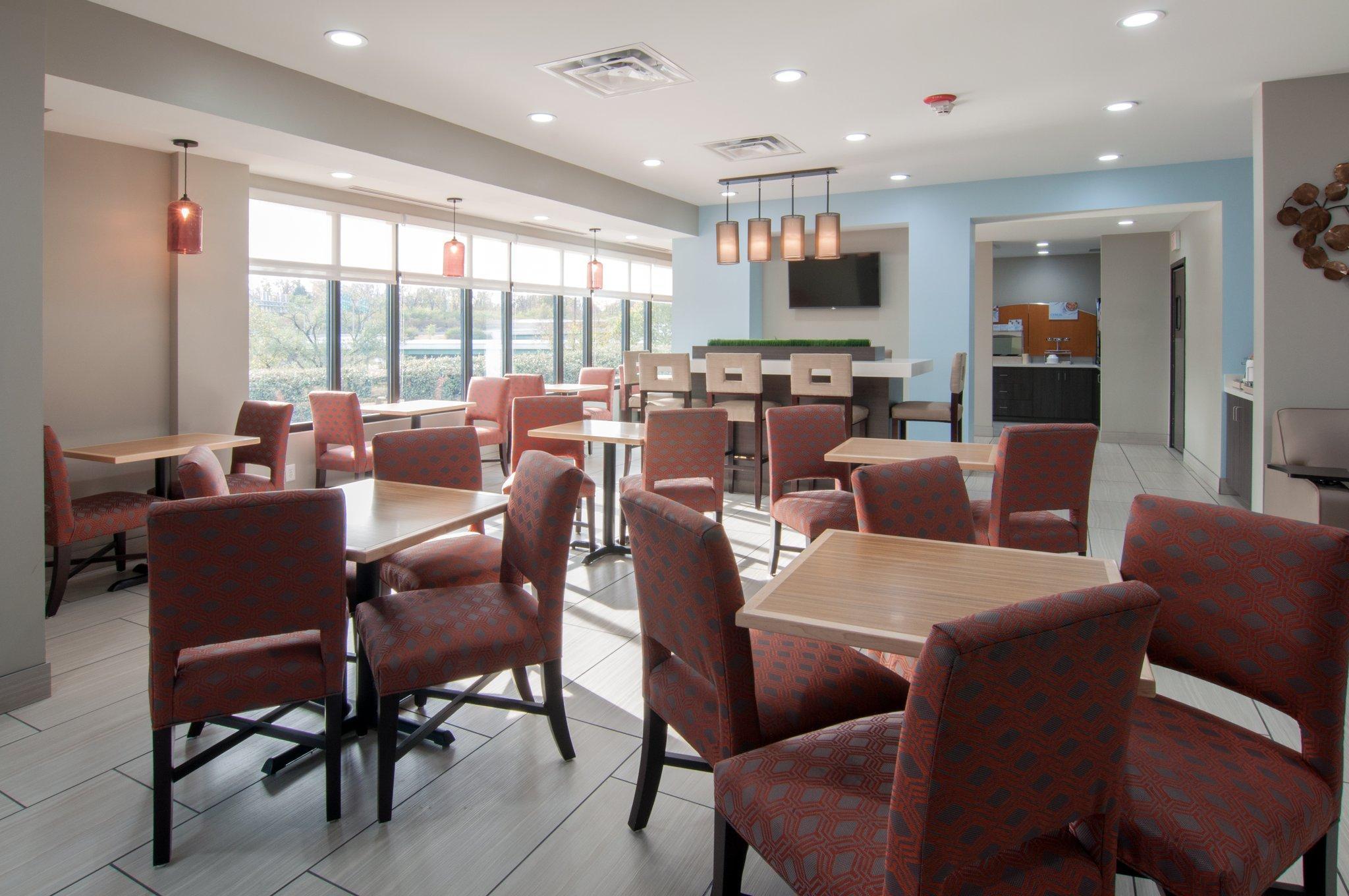 Holiday Inn Express & Suites Nashville-I-40 & I-24 Bagian luar foto