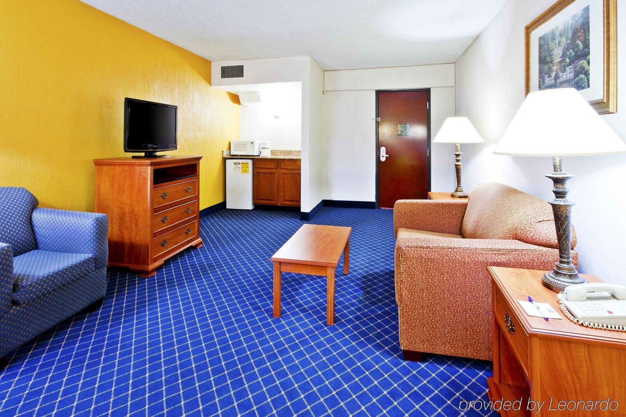 Holiday Inn Express & Suites Nashville-I-40 & I-24 Ruang foto