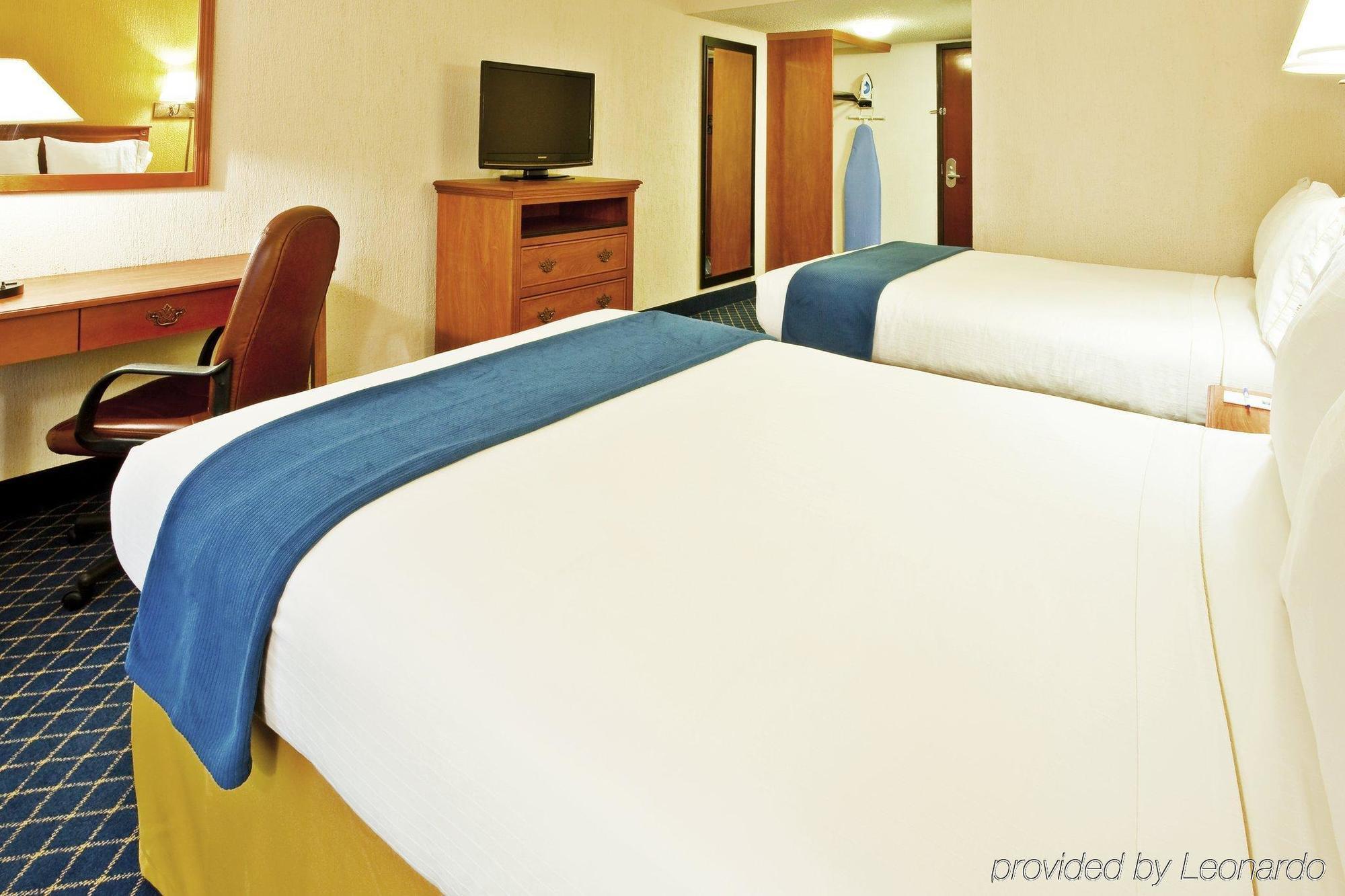 Holiday Inn Express & Suites Nashville-I-40 & I-24 Bagian luar foto