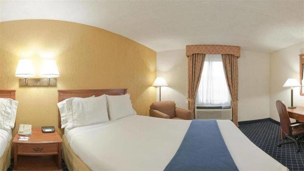 Holiday Inn Express & Suites Nashville-I-40 & I-24 Bagian luar foto